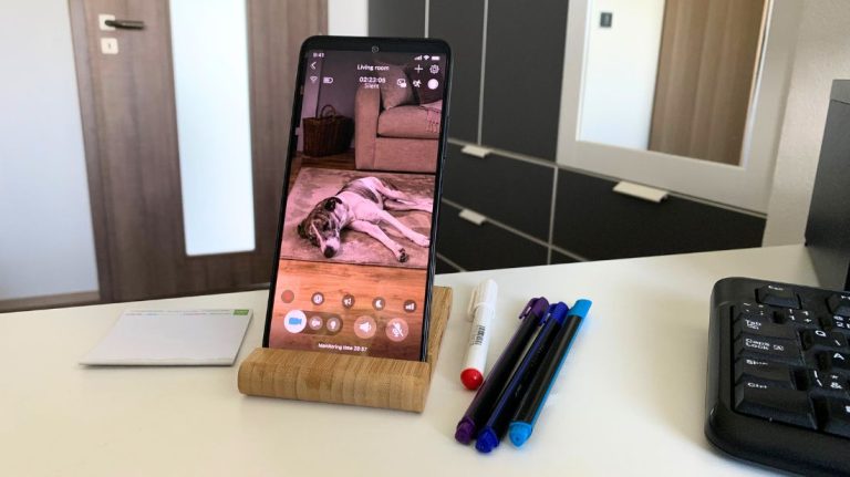 How to Use an Old Phone as a Pet Camera in Minutes